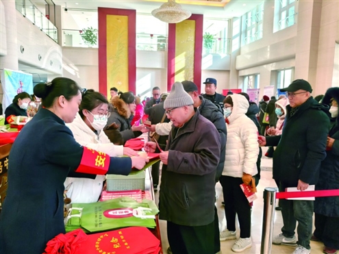 本次活动周的最大亮点,是首次引入的银龄新春大集